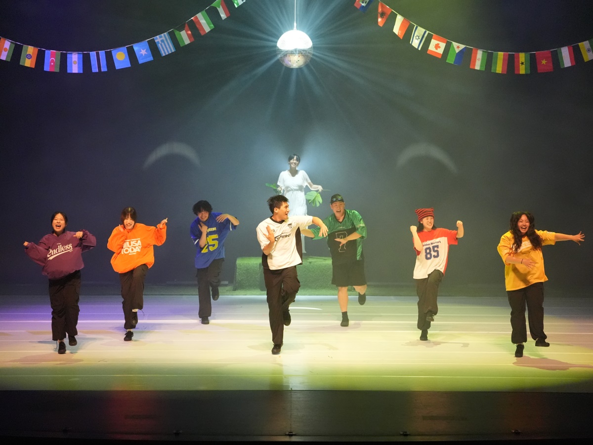 대경대 연극영화과 출신들로 창단한 연극저항집단 백치들이 42회 대한민국연극제 용인에서 연극 '평화'로 대한민국연극제 대통령상 '대상'을 수상했다. 연극 '평화' 작품의 한장면.[대경대 제공]
