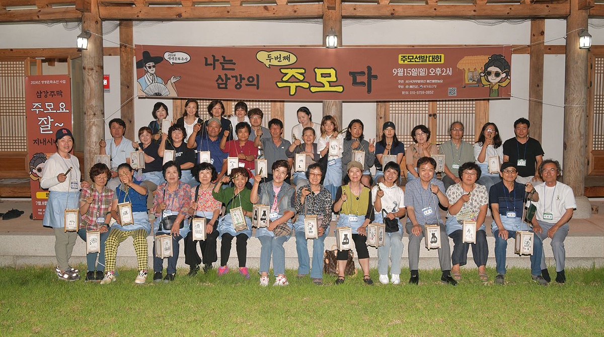 예천군이 삼강주막 주모요 잘~지내시니껴!!' 7월 프로그램참여자들이 기념사진을 찍고있다(예천군 제공)