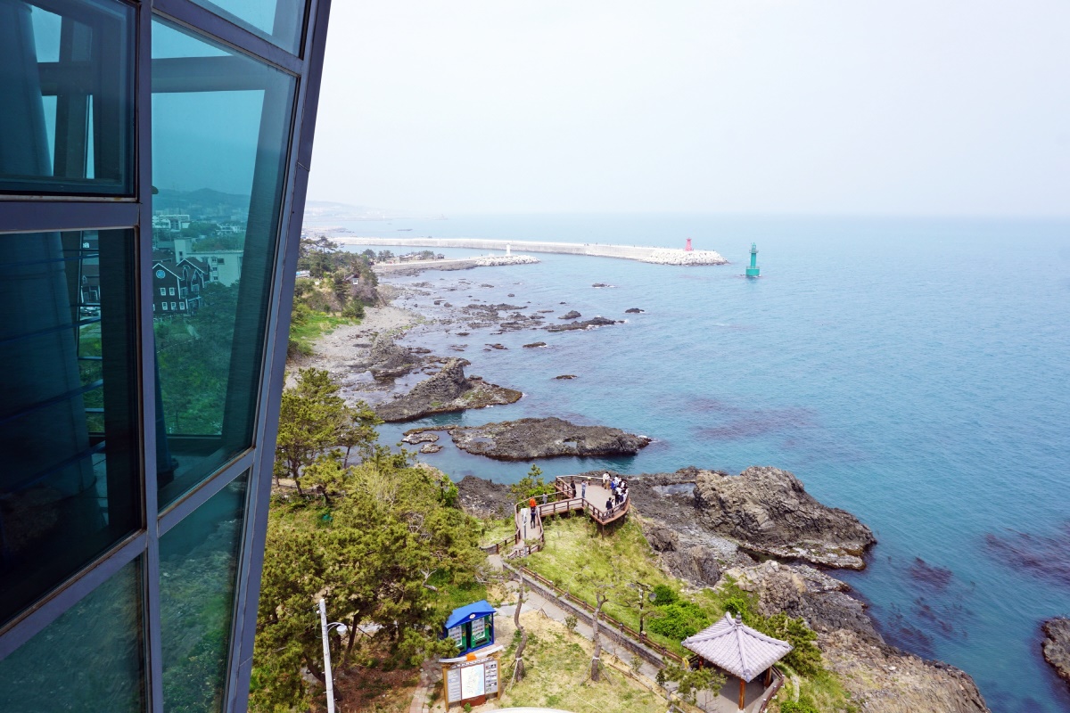 주상절리 파도소리길 전망대에서 내려다 본 전경.[경주시 제공]