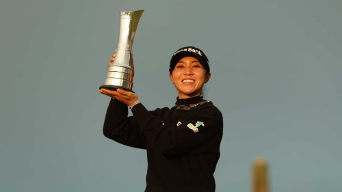 우승 트로피를 들고 웃고 있는 리디아 고. [사진=LPGA]