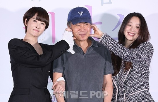 김선아, 김윤철 감독, 정려원/사진=민선유기자