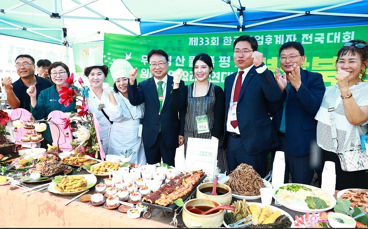 울진군 왕피천공원 일원에서 열린 제33회 한국임업후계자 전국대회에서 9도 요리경연대회가 열리고 있다(울진군 제공)