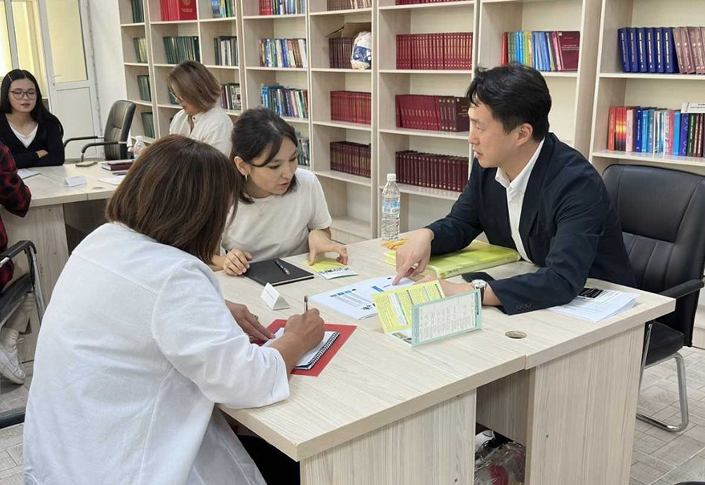 국립안동대학교가, 키르기스스탄 유학생 유치설명회 참차해  유학생 유치 활동을 전개하고 있다(안동대 제공)