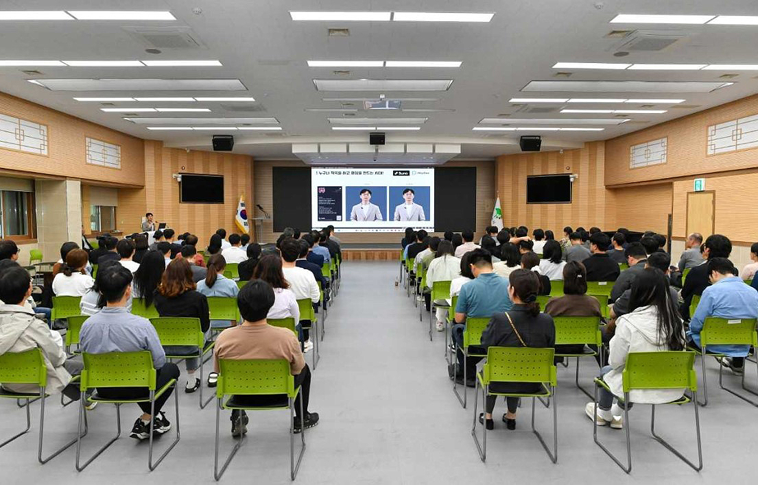 경북 영주시가 인공지능(AI)에 대한 이해도를 높이기 위해 직원을 대상으로 AI 생성형 기술을 활용한 역량강화 교육을 오는 28일까지 진행한다(영주시 제공)