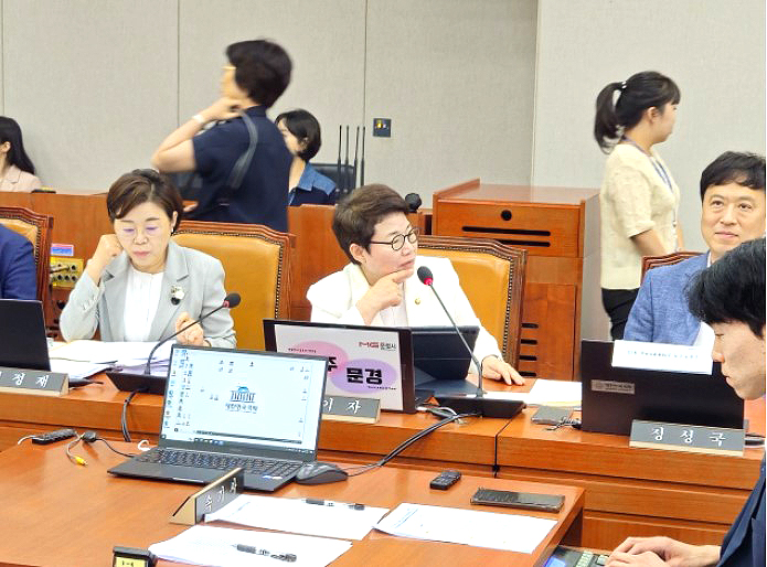 임이자 국민의힘 의원(가운데)이  국회 운영위원회 회의에서 발언하고 있다. (의원실 제공)