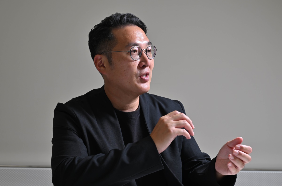 이준범 GFFG 대표가 서울 강남구 GFFG 사무실에서 포즈를 취하고 있다. 임세준 기자