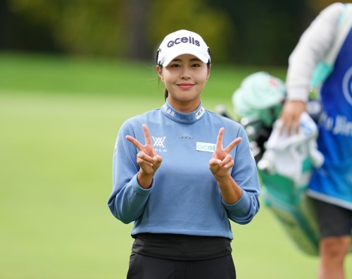 3라운드에 9언더파 63타를 때려 단숨에 2타 차 2위로 올라선 성유진. [사진=BMW코리아 제공]