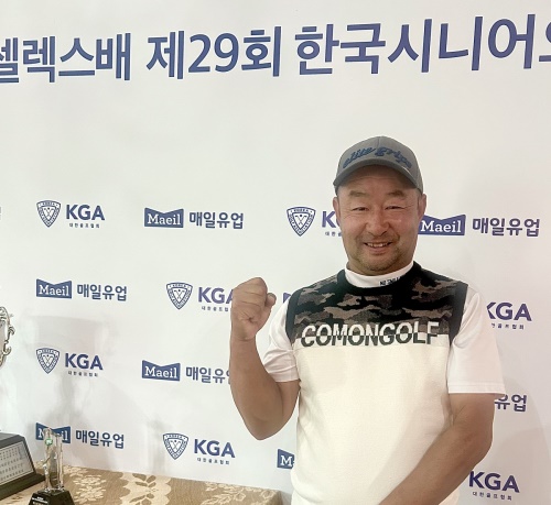 기상 악화로 행운의 우승을 차지한 미나미자키 지로. [사진=KGA 제공]