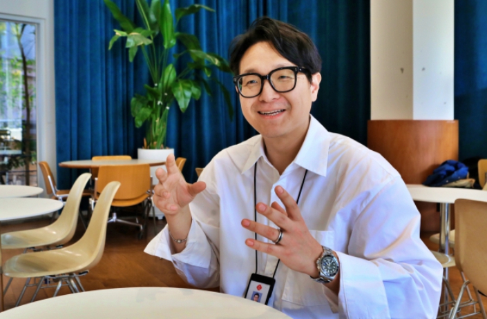 박영웅 롯데백화점 베이커리&디저트팀 치프바이어가 헤럴드경제와 인터뷰하고 있다. [롯데쇼핑 제공]