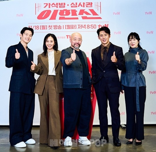이학주, 권유리, 윤상호 감독, 고수, 백지연/사진제공=tvN