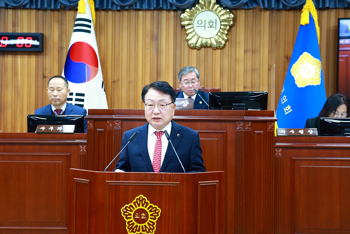 손병복 울진군수가 군민 행복을 위한 내년도 군정운영 방향을 제시하고 있다. (울진군 제공)