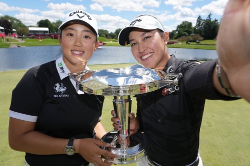지난 5월 다우 챔피언십에서 합작 우승을 차지한 지노 티티쿤(오른쪽)과 인뤄닝. [사진=LPGA]