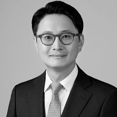 윤용희 흑백 400.jpg